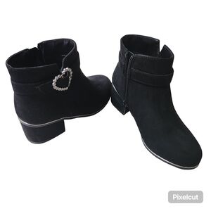 The Children's Place Black Dress Shoes with Heart Accent